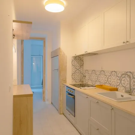 2br With Large Private Terrace | By Airnest Appartement