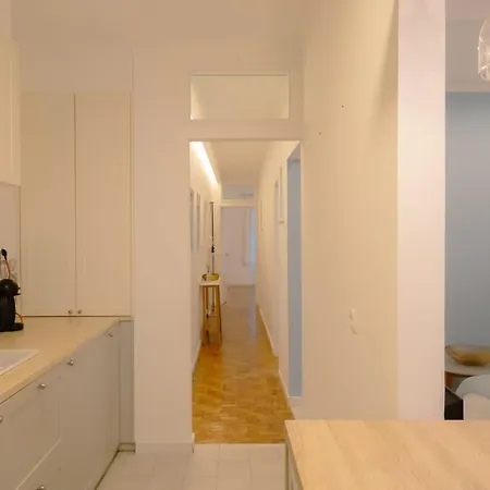 2br With Large Private Terrace | By Airnest Appartement